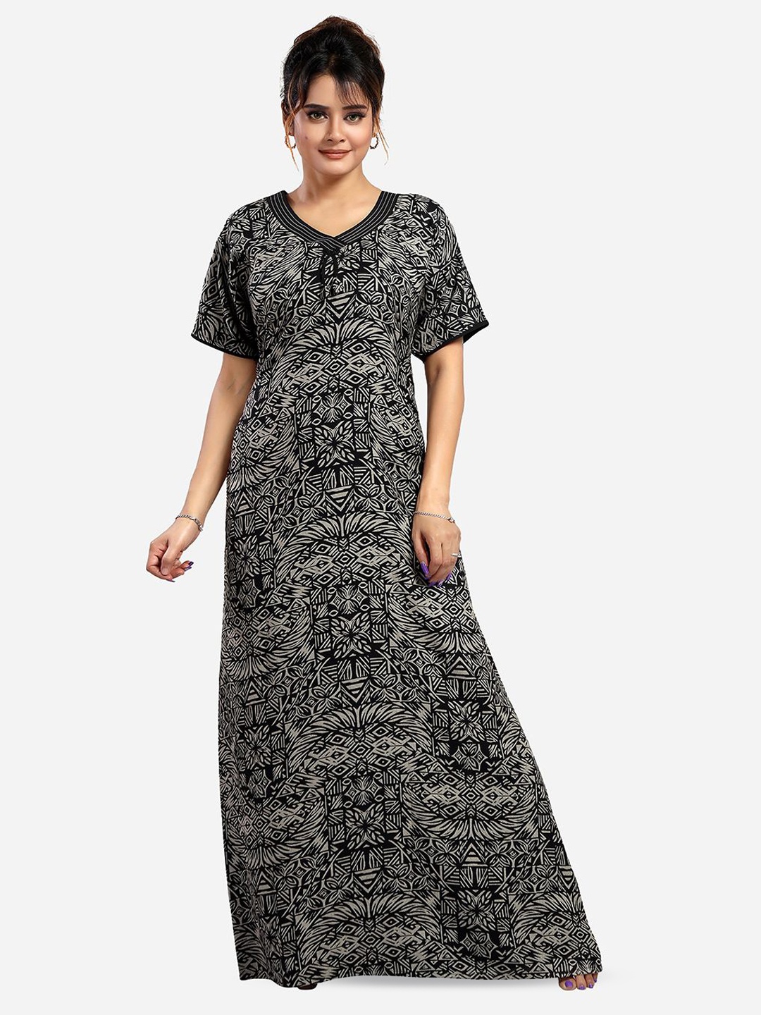 

NIGHT QUEEN V Neck Short Sleeves Printed Maxi Nightdress, Black