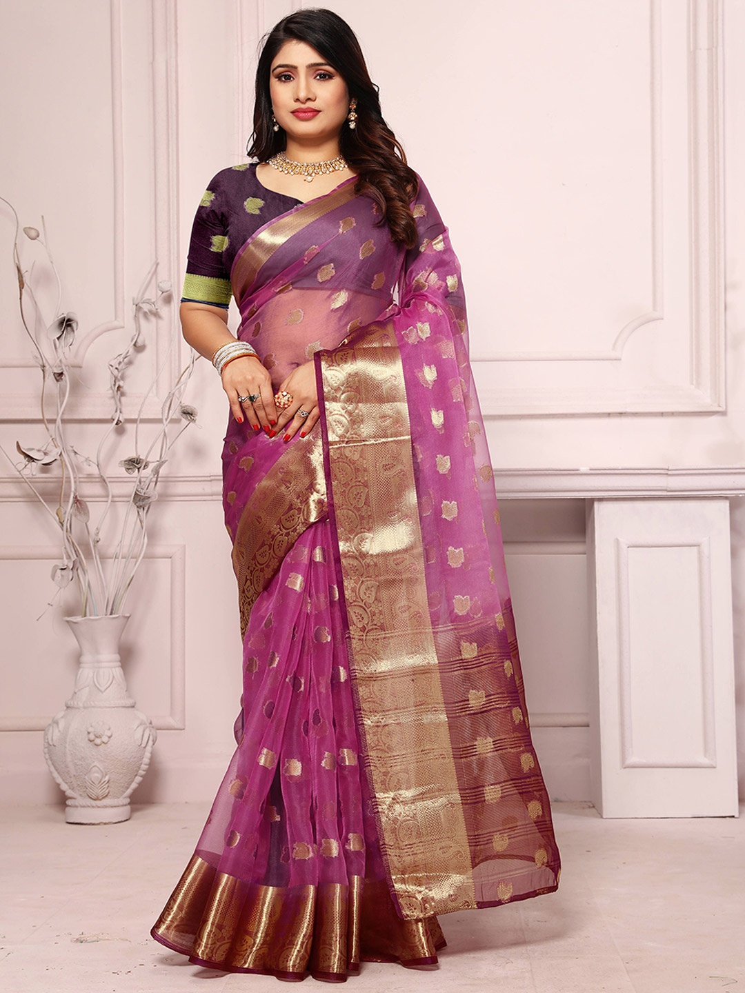 

suyukti creation Zari Ethnic Motifs Organza Saree, Magenta