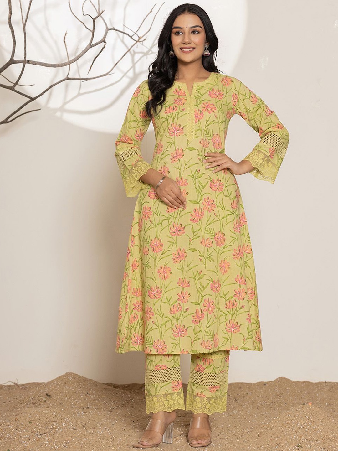 

Yufta Women Floral Printed Regular Pure Cotton Kurta with Trousers, Green