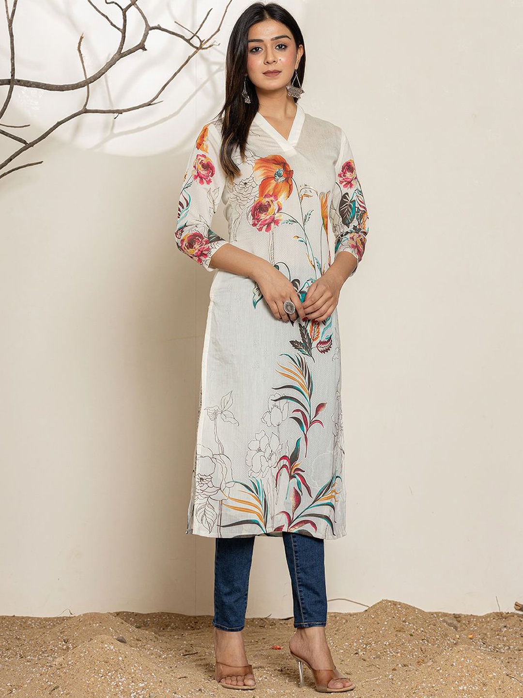 

Yufta Floral Printed V-Neck Three-Quarter Sleeves Straight Kurta, White