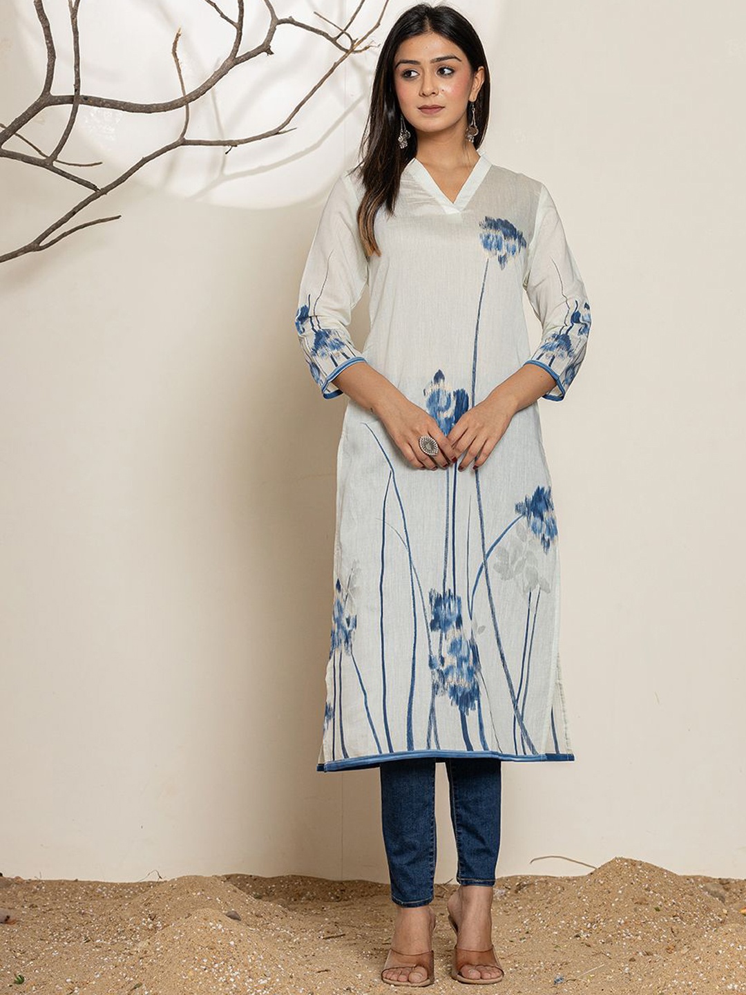 

Yufta Floral Printed V-Neck Three-Quarter Sleeves Straight Kurta, White