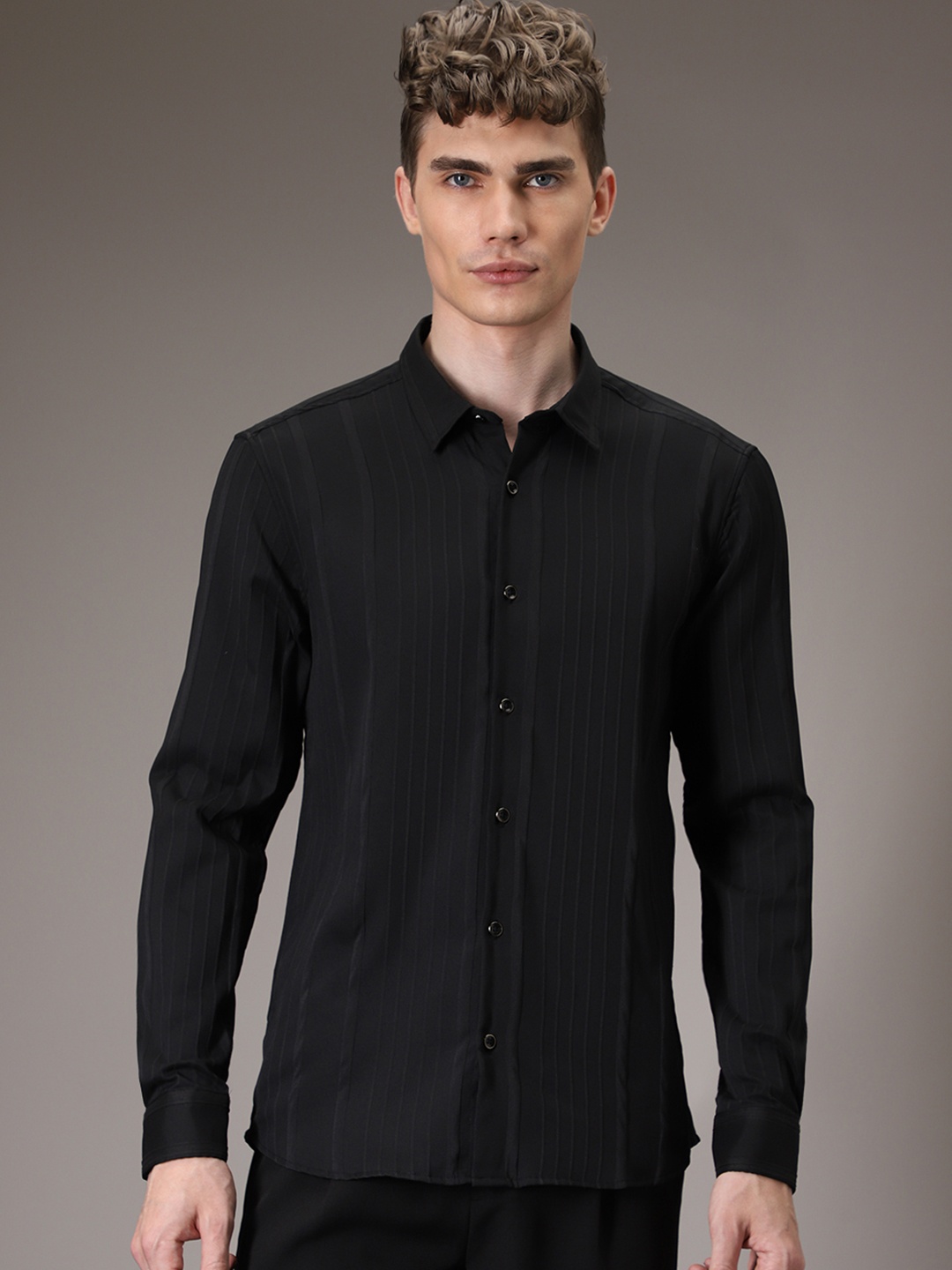 

Banana Club Men Slim Fit Spread Collar Casual Solid Shirt, Black