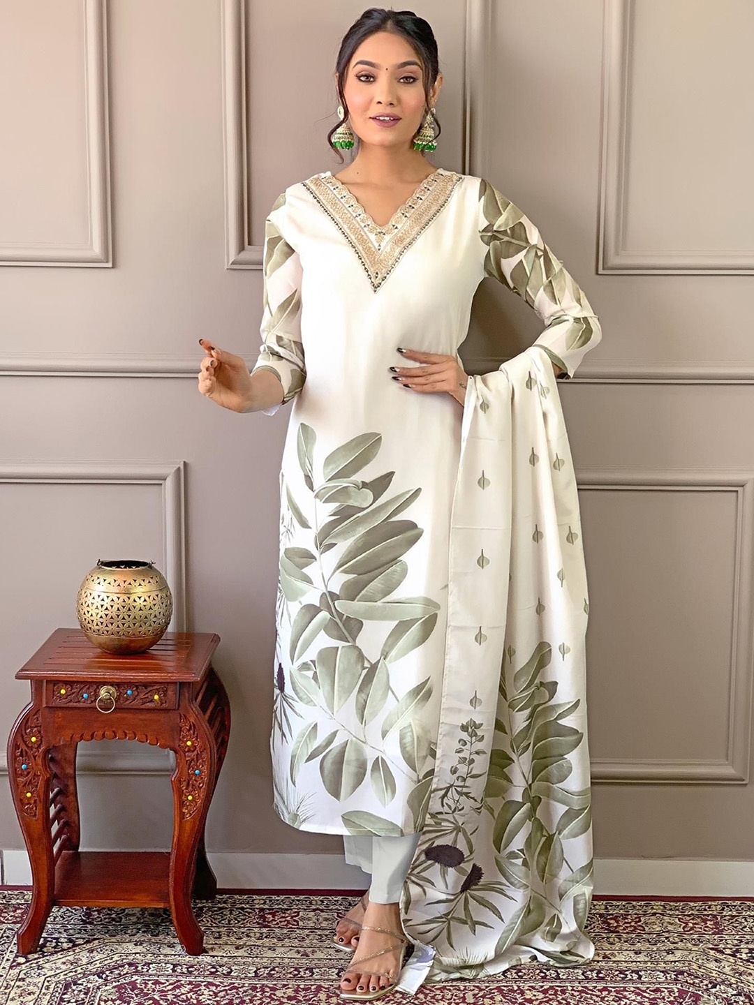 

THE52 Women Floral Regular Beads and Stones Silk Crepe Kurta with Trousers & With Dupatta, Green