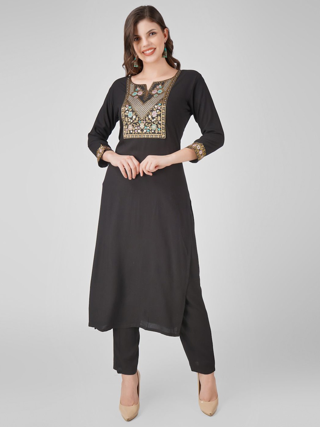 

Kinjo Floral Yoke Design Regular Straight Kurta With Trousers, Black