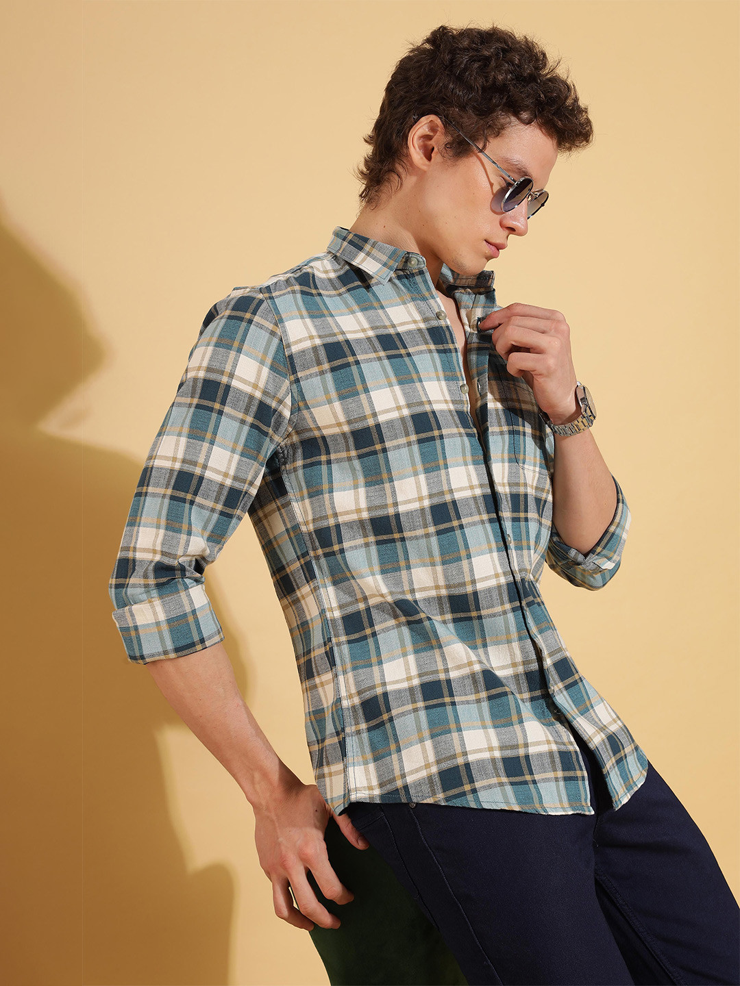 

HERE&NOW Men Tartan Checks Spread Collar Slim Fit Casual Shirt, White