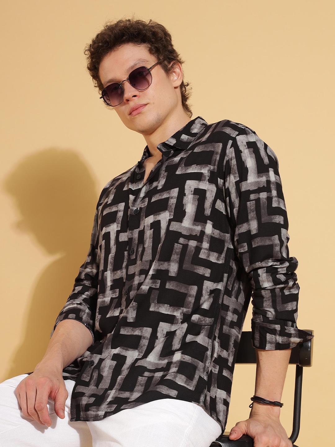 

HERE&NOW Men Geometric Printed Spread Collar Slim Fit Casual Shirt, Black