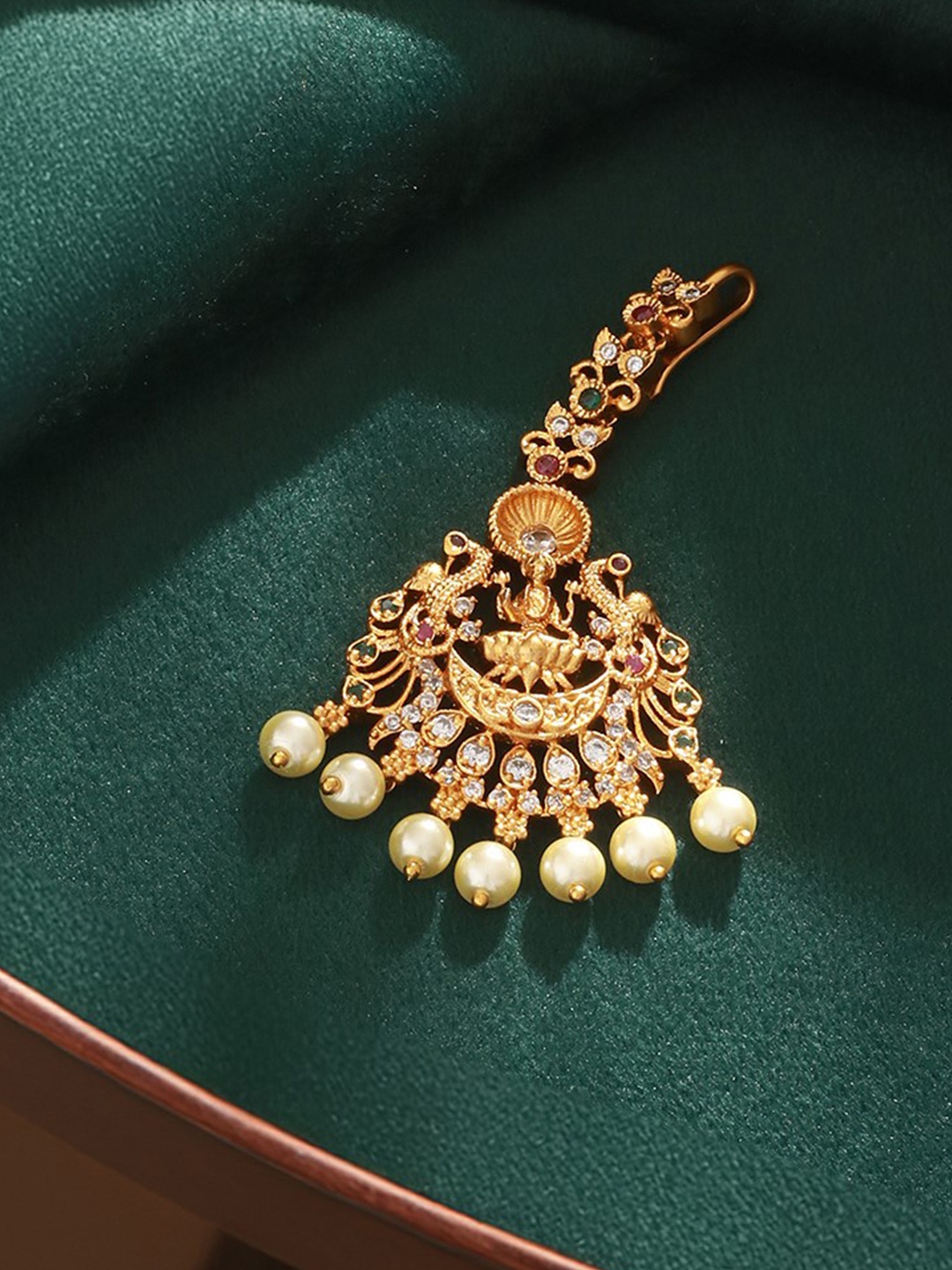 

Saraf RS Jewellery Gold-Plated American Diamond Studded Maang Tikka