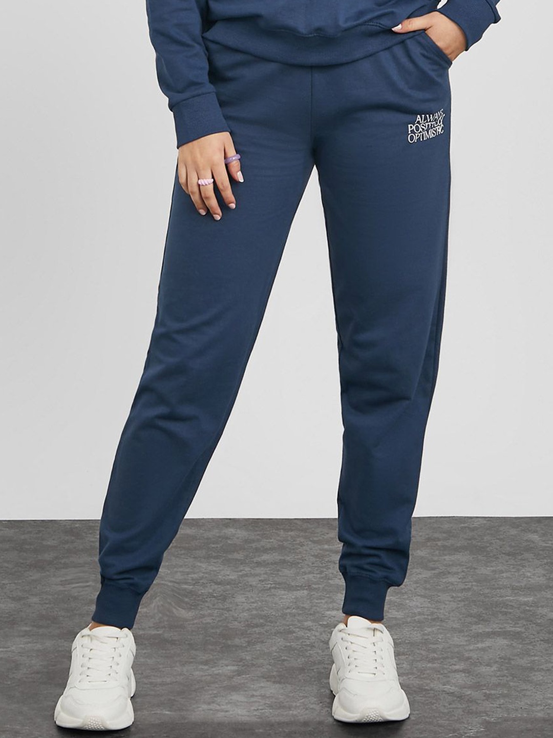 

Styli Women Navy Blue Slogan Print Jogger with Drawstring Waistband