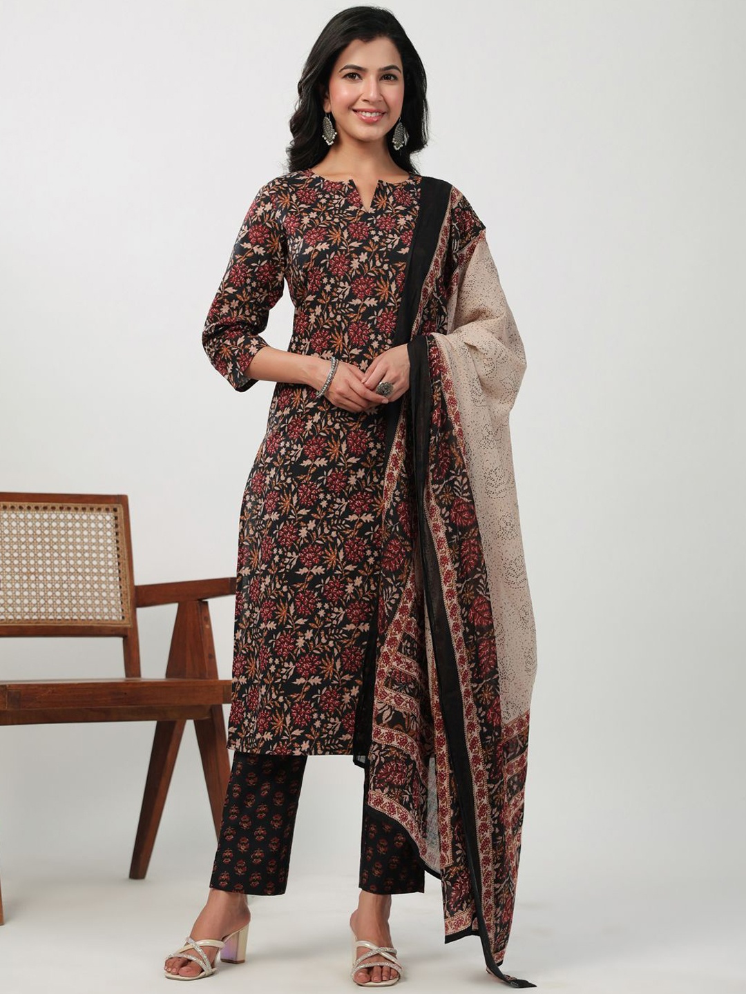 

Janasya Black Floral Printed Straight Pure Cotton Kurta With Trousers & Dupatta