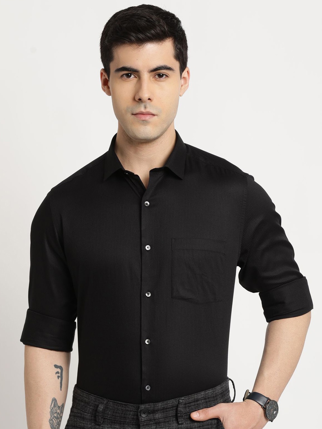 

Turtle Men Solid Spread Collar Formal Shirt, Black
