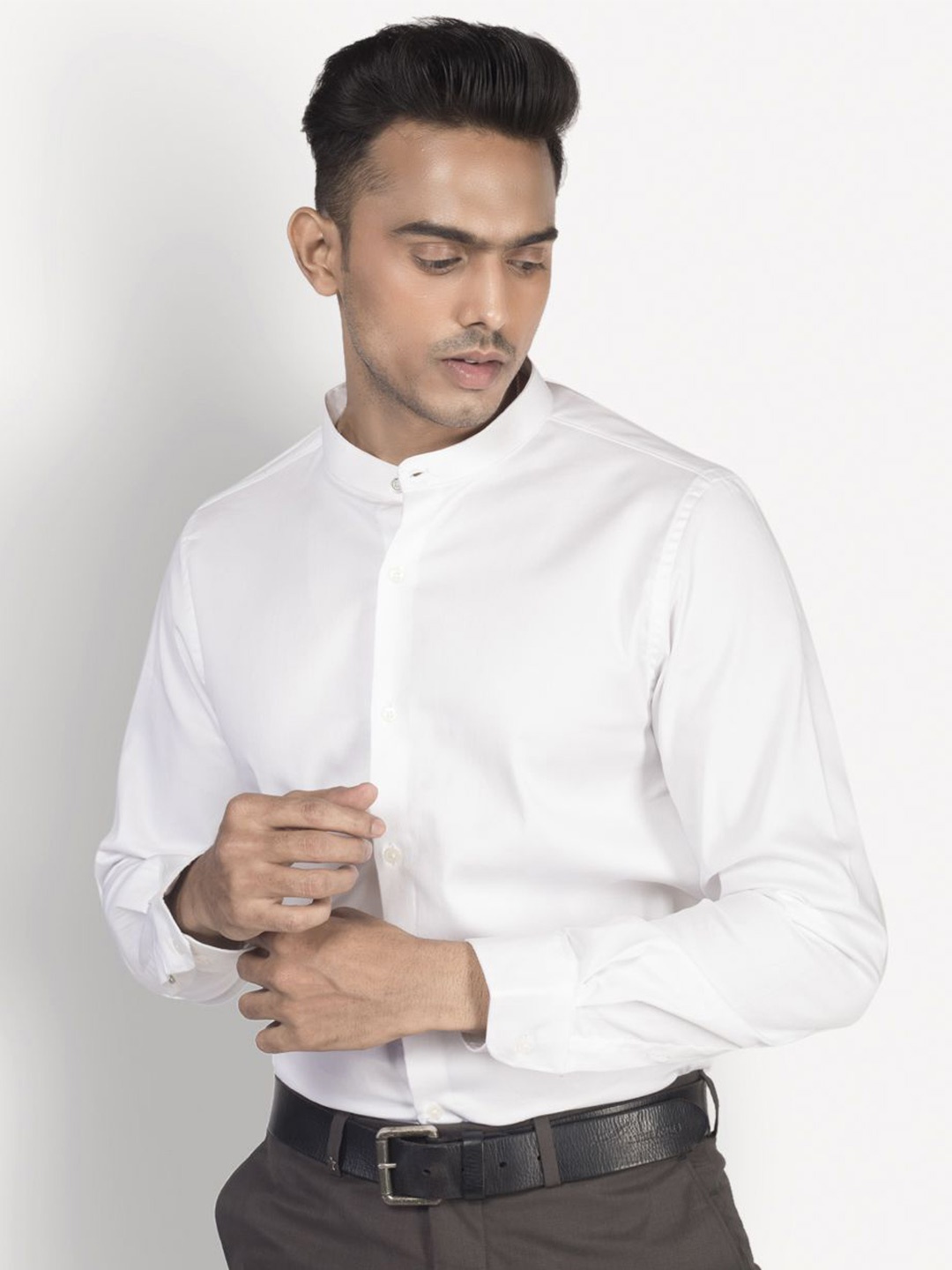 

Turtle Men Solid Mandarin Collar Shirt, White