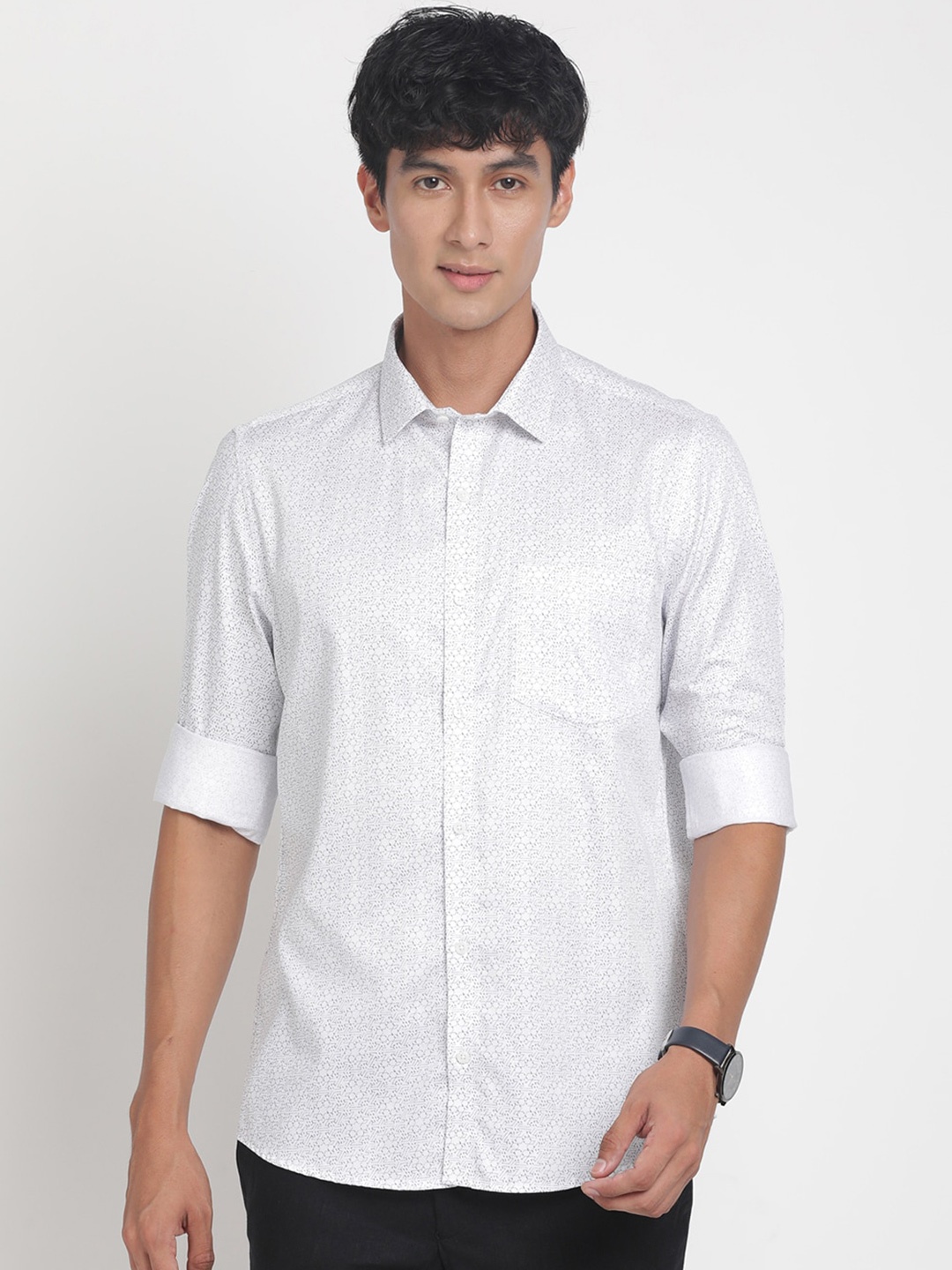

Turtle Men Abstract Printed Spread Collar Formal Shirt, White
