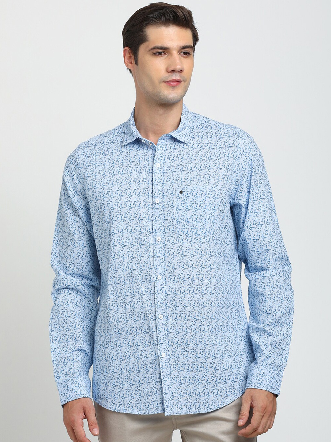 

Turtle Men Abstract Printed Spread Collar Casual Shirt, Blue
