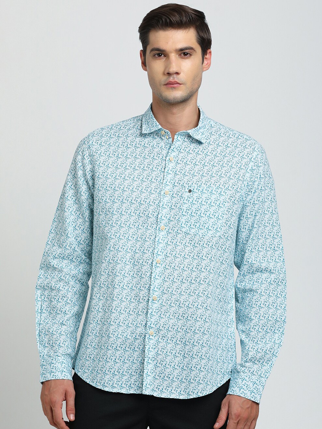 

Turtle Men Micro Ditsy Printed Spread Collar Casual Shirt, Blue