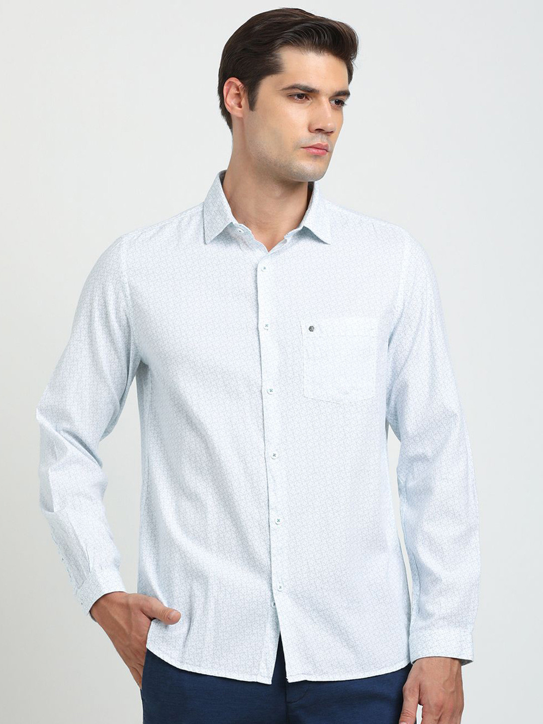 

Turtle Men Abstract Printed Spread Collar Casual Shirt, Blue