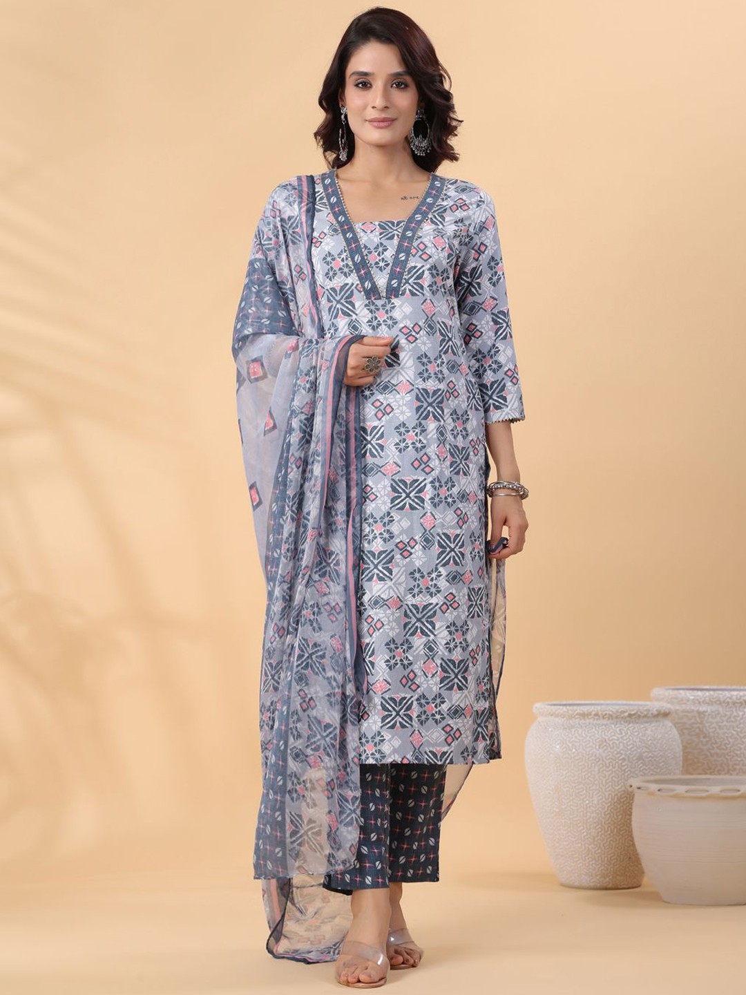 

KALINI Ethnic Motifs Printed Regular Kurta ,Trousers & Dupatta, Grey