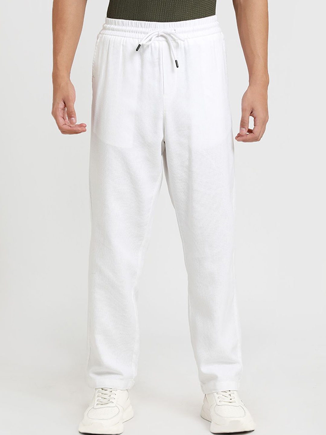 

Banana Club Men Textured Relaxed Trousers, White