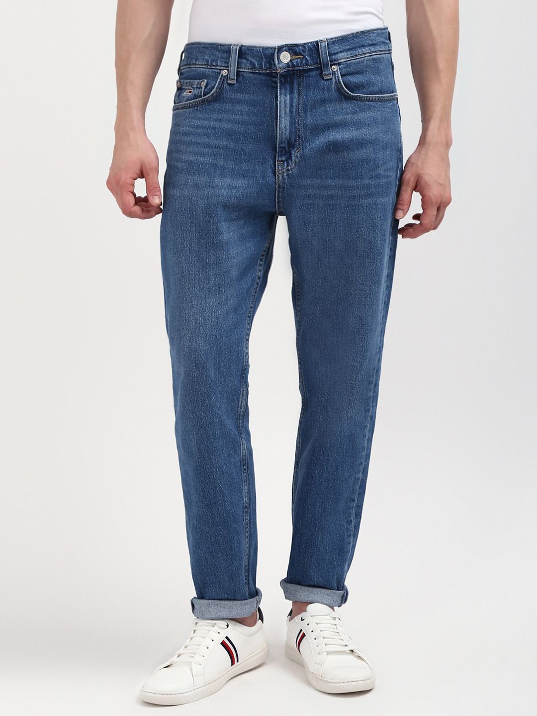 

Tommy Hilfiger Men Clean Look Relaxed Fit Cotton Stretchable Jeans, Blue