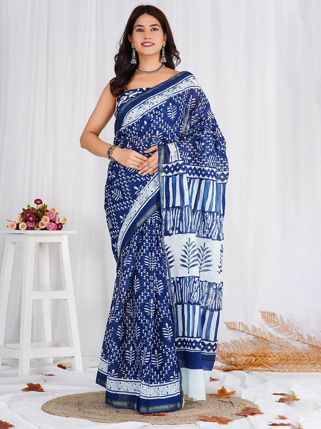 

Shivanya Handicrafts Floral Zari Pure Cotton Block Print Saree, Blue