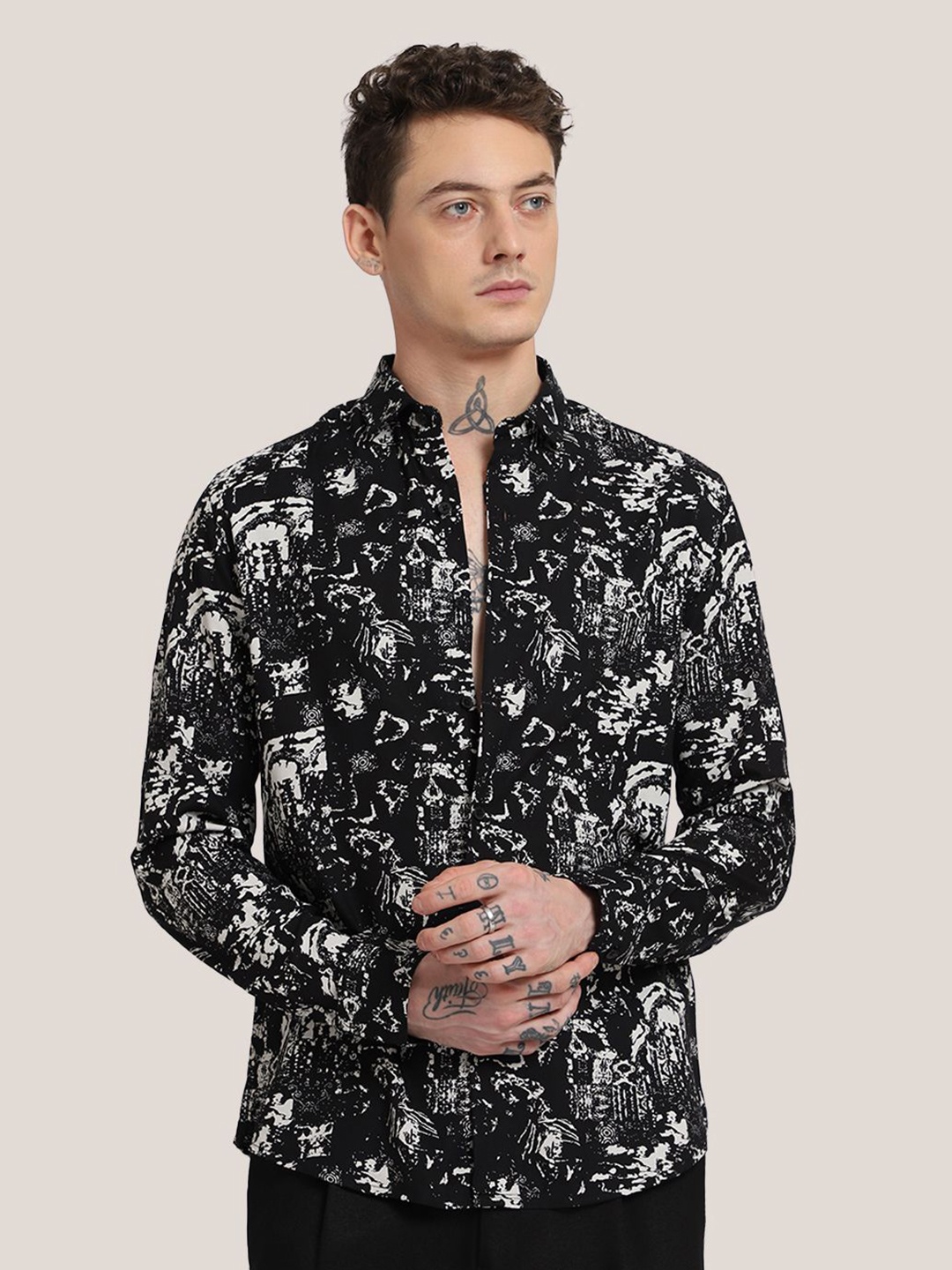 

Banana Club Men Abstract Monochrome Printed Spread Collar Classic Slim Fit Casual Shirt, Black