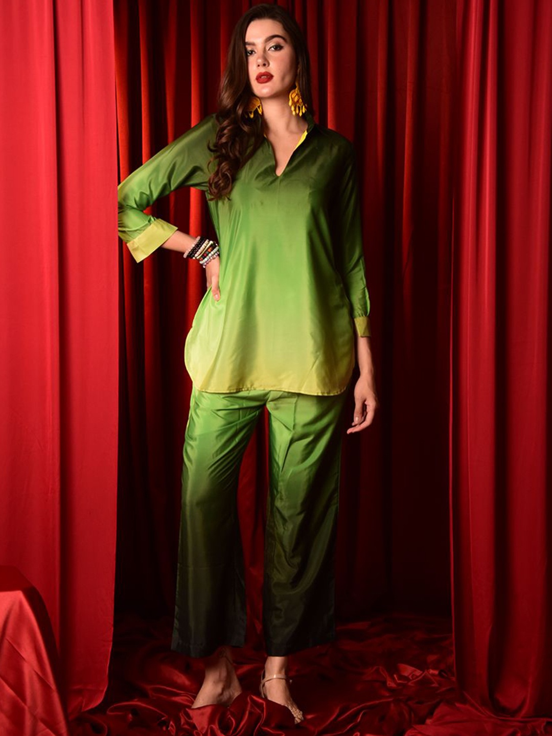 

Laalzari Ombre Cut-Way Collar Flared Sleeves Short Sleeves Top & trousers, Green