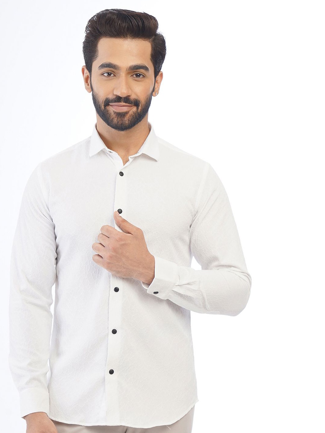 

JB STUDIO Men Solid Spread Collar Slim Fit Casual Shirt, White