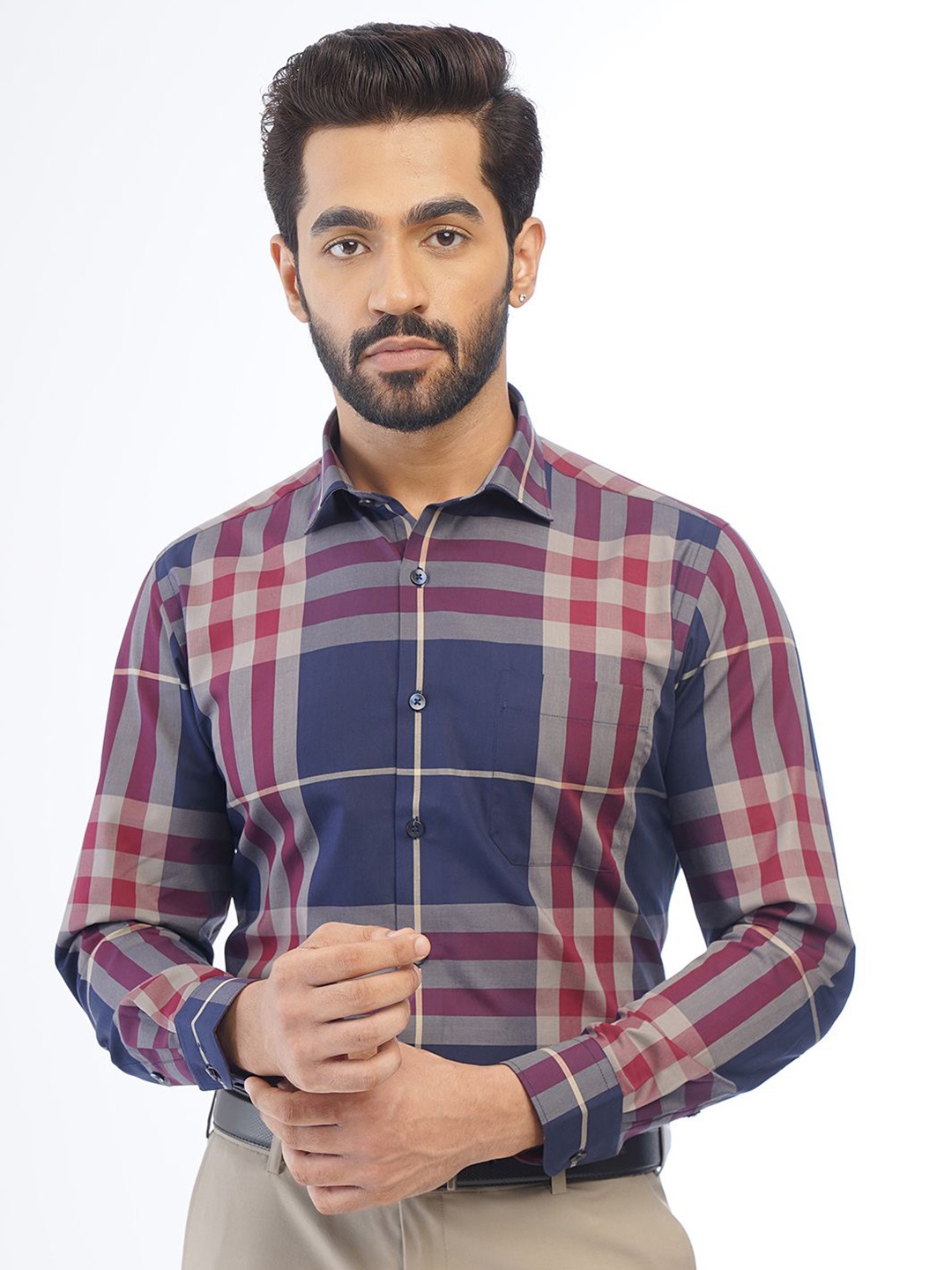 

METAL Men Slim Fit Tartan Checks Spread Collar Formal Shirt, Navy blue
