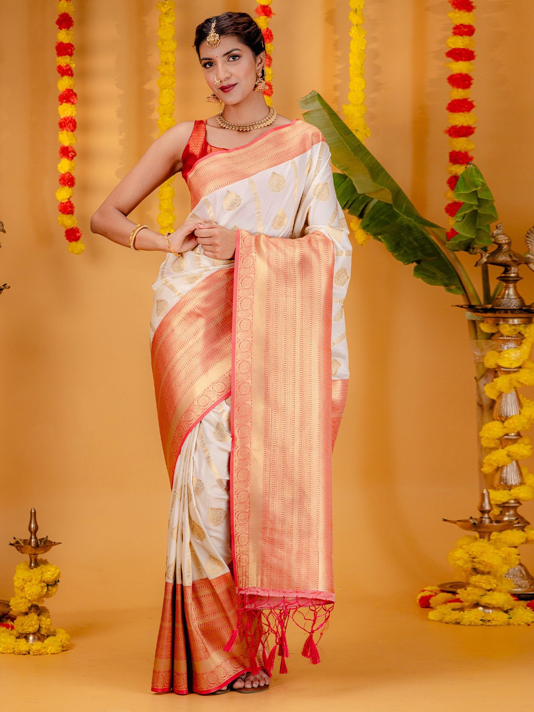 

MIMOSA Woven Design Zari Kanjeevaram Saree, Off white