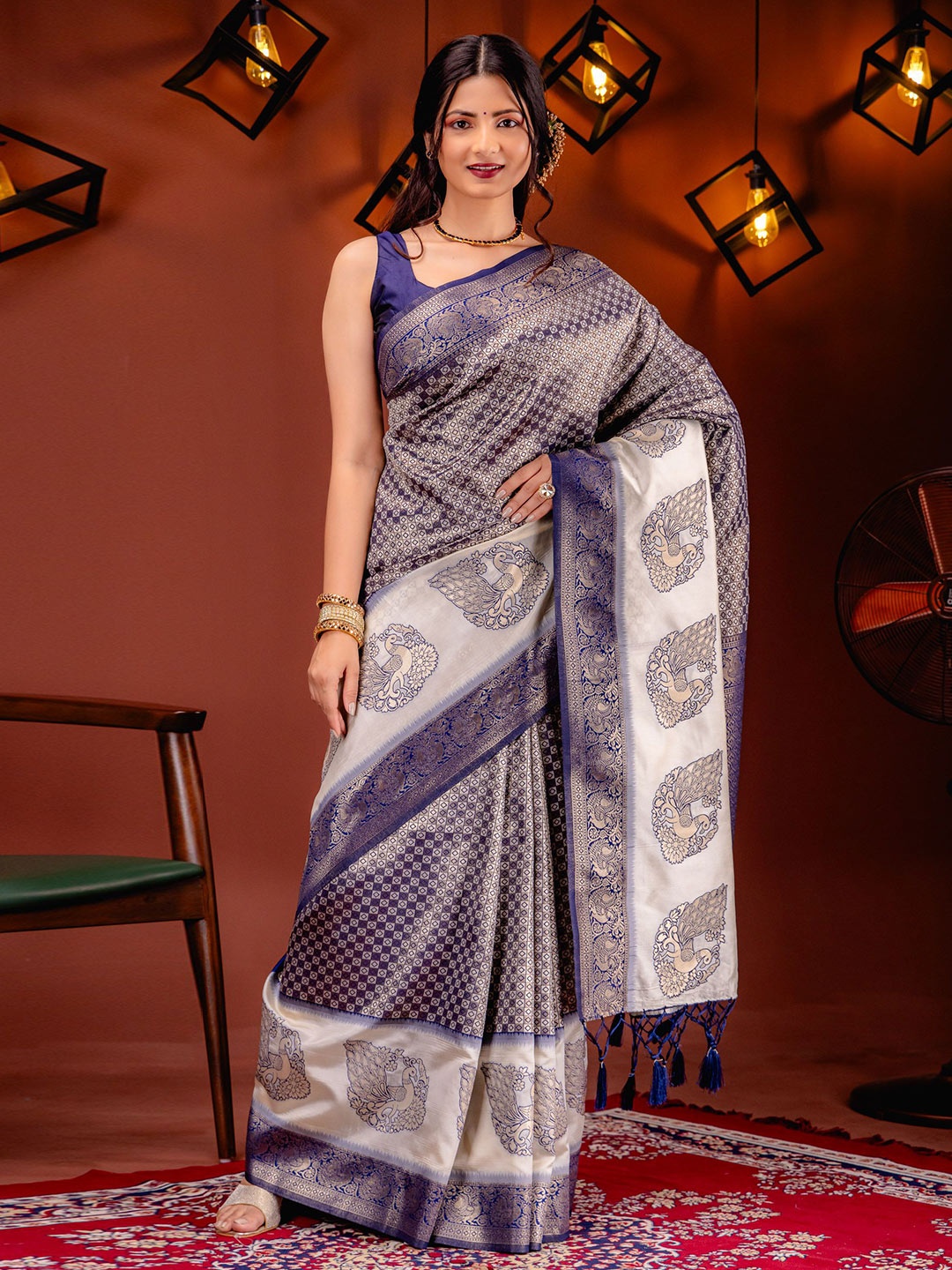 

MIMOSA Woven Design Zari Kanjeevaram Saree, Navy blue