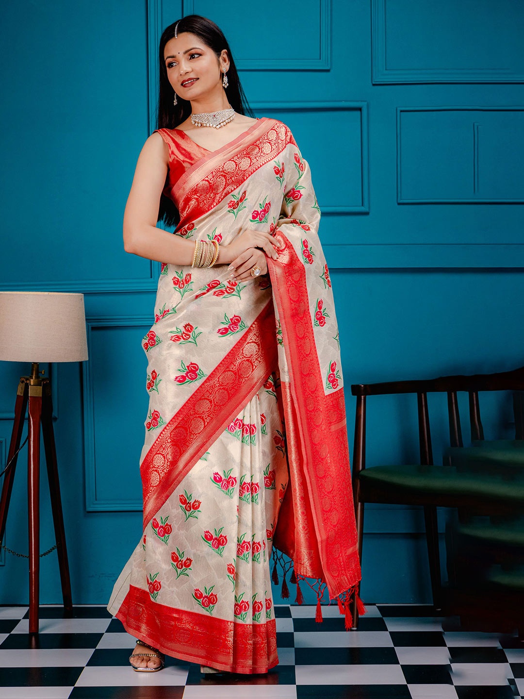 

MIMOSA Woven Design Zari Banarasi Saree, Off white