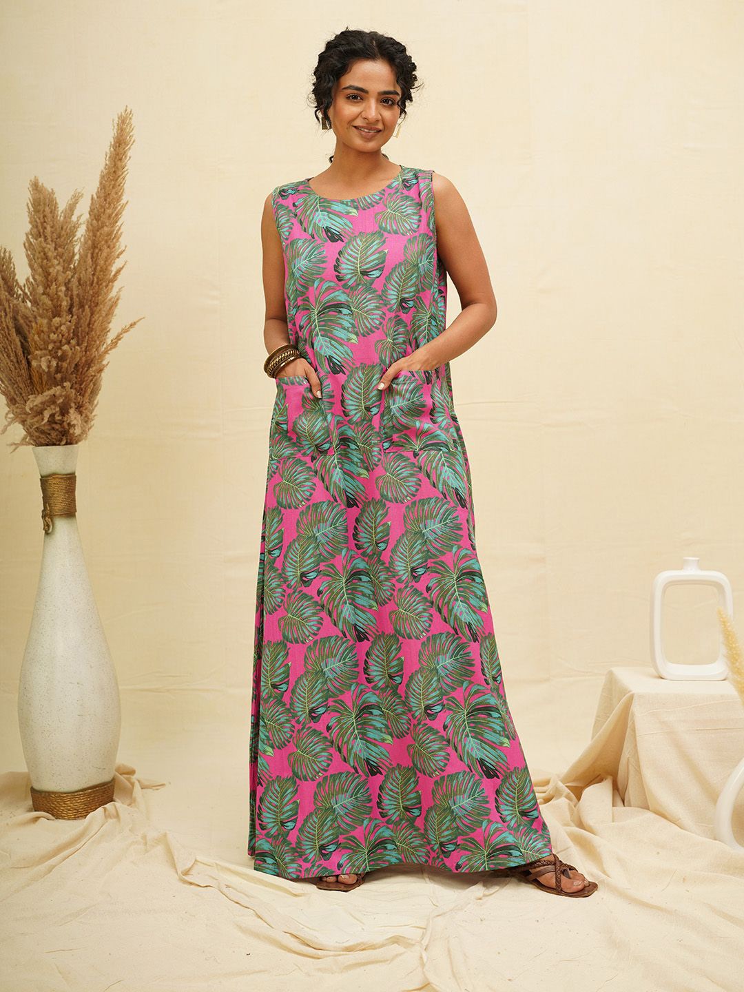 

THE SAFFRON SAGA Women Floral Print Maxi Dress, Green