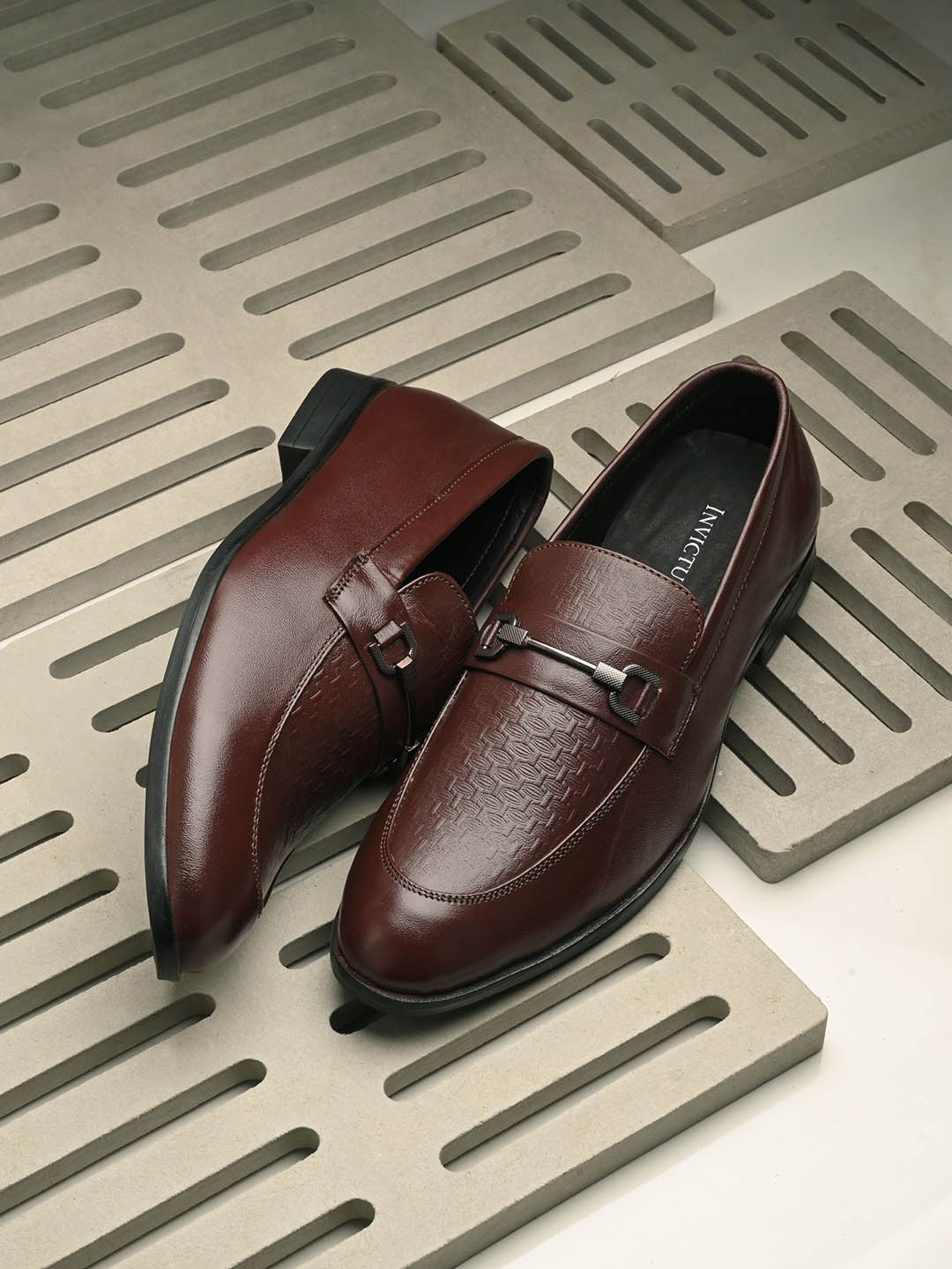 

INVICTUS Round Toe Textured Leather Formal Loafers, Brown
