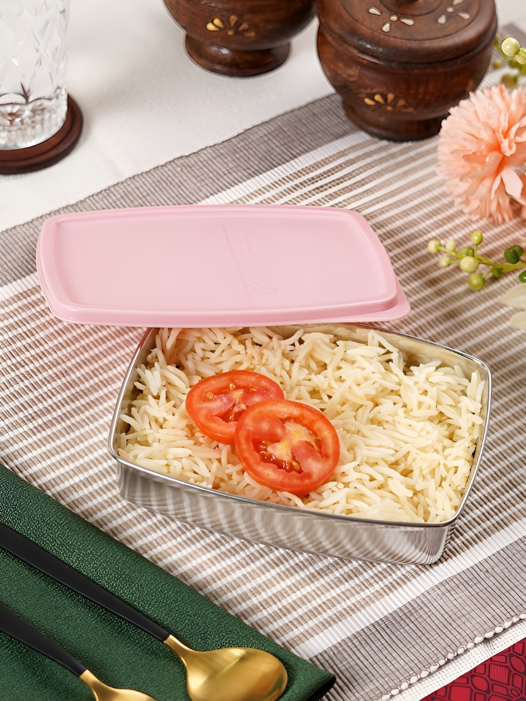 

Aura Pink Stainless Steel Leak Proof Lunch Box 400ml