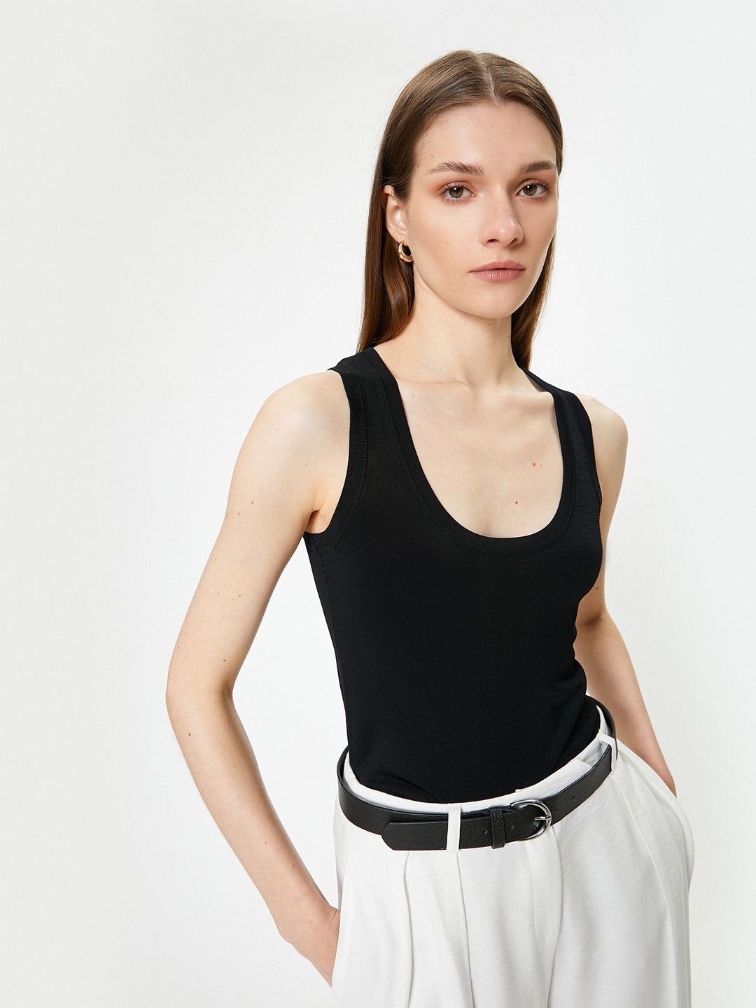 

Koton Solid Scoop Neck Sleeveless Top, Black