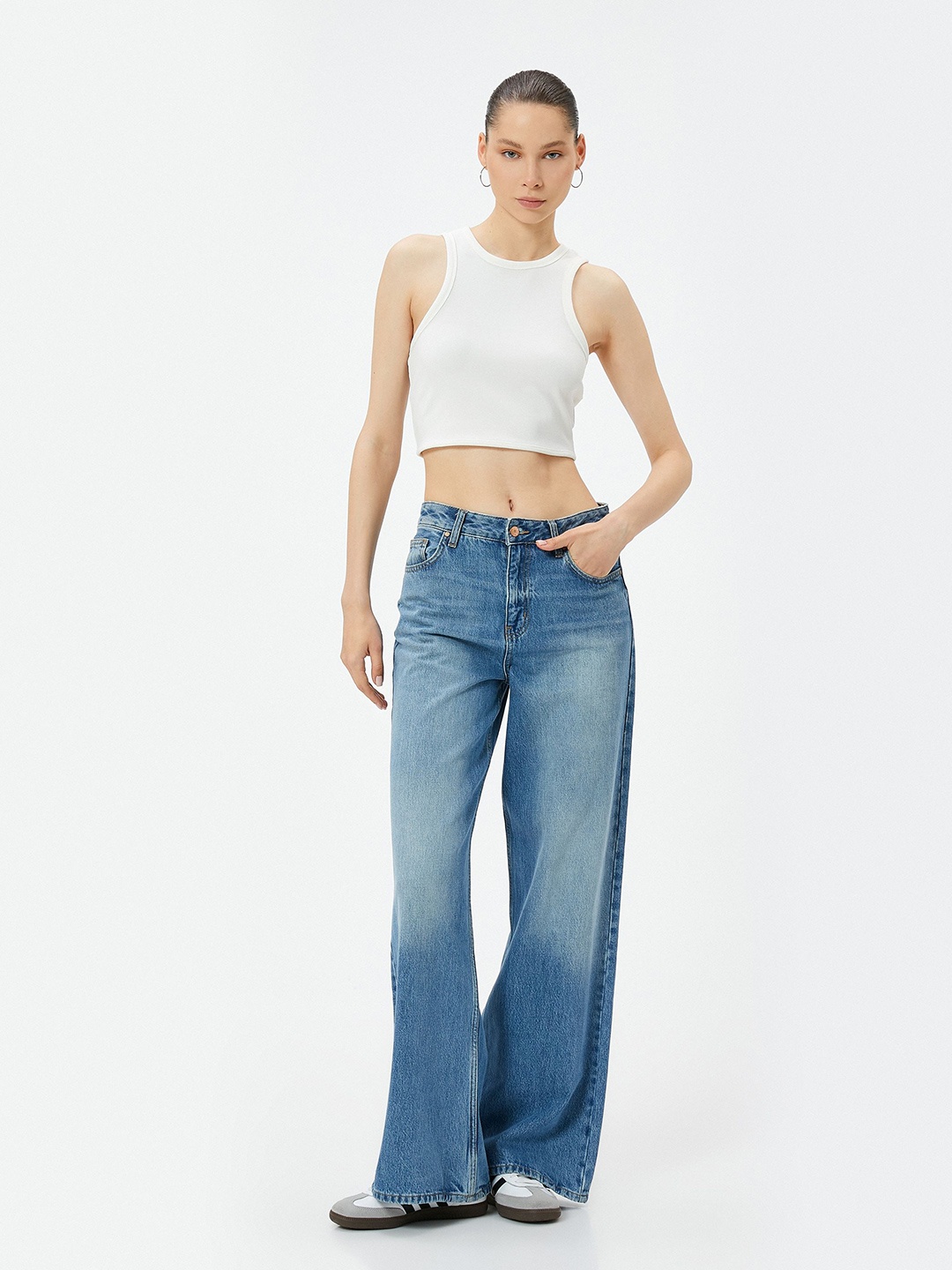 

Koton Solid Round Neck Crop Top, White