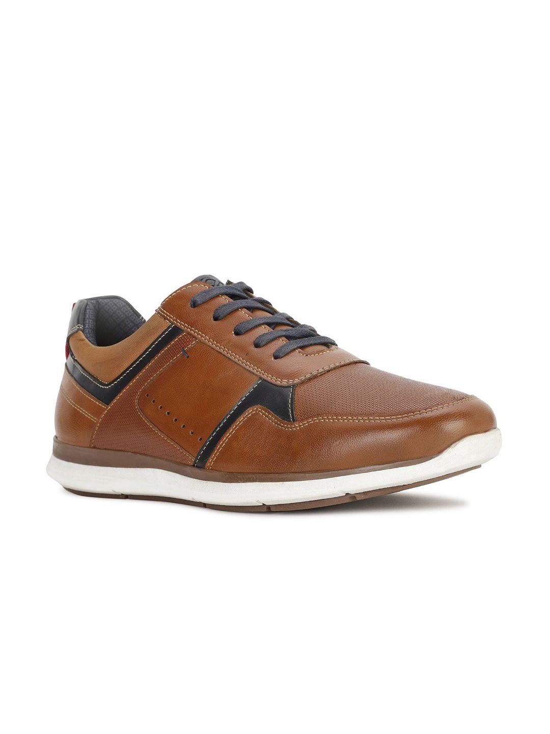 

Bata Red Label Men Lace-Ups Round Toe Sneakers, Brown