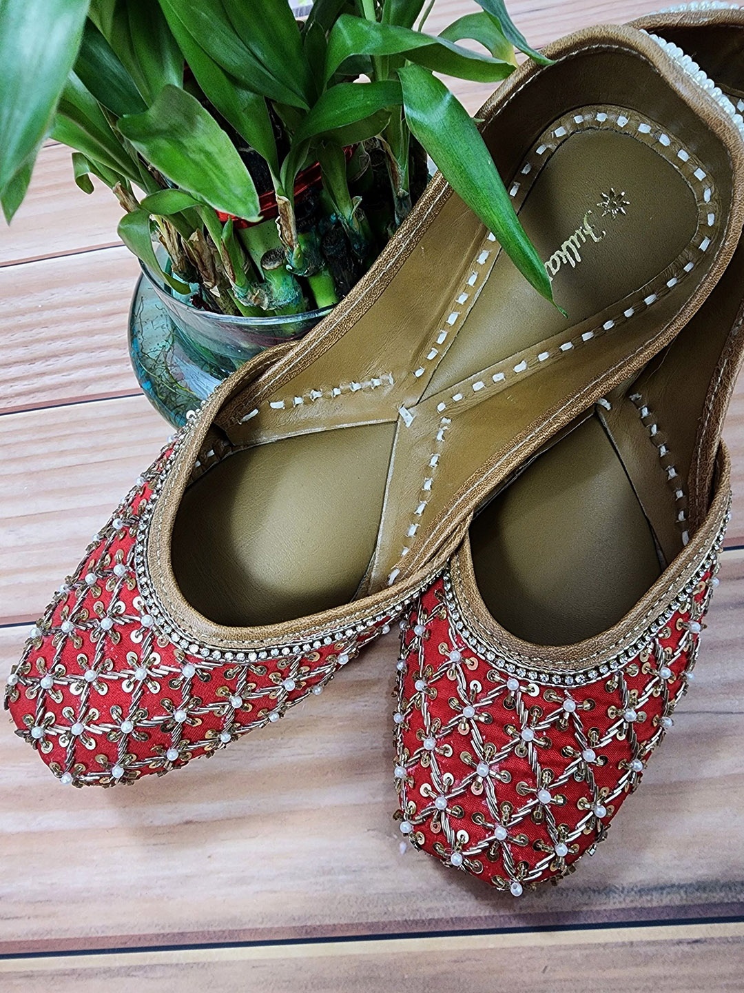 

Fulkari Women Ethnic Mojaris Flats, Red