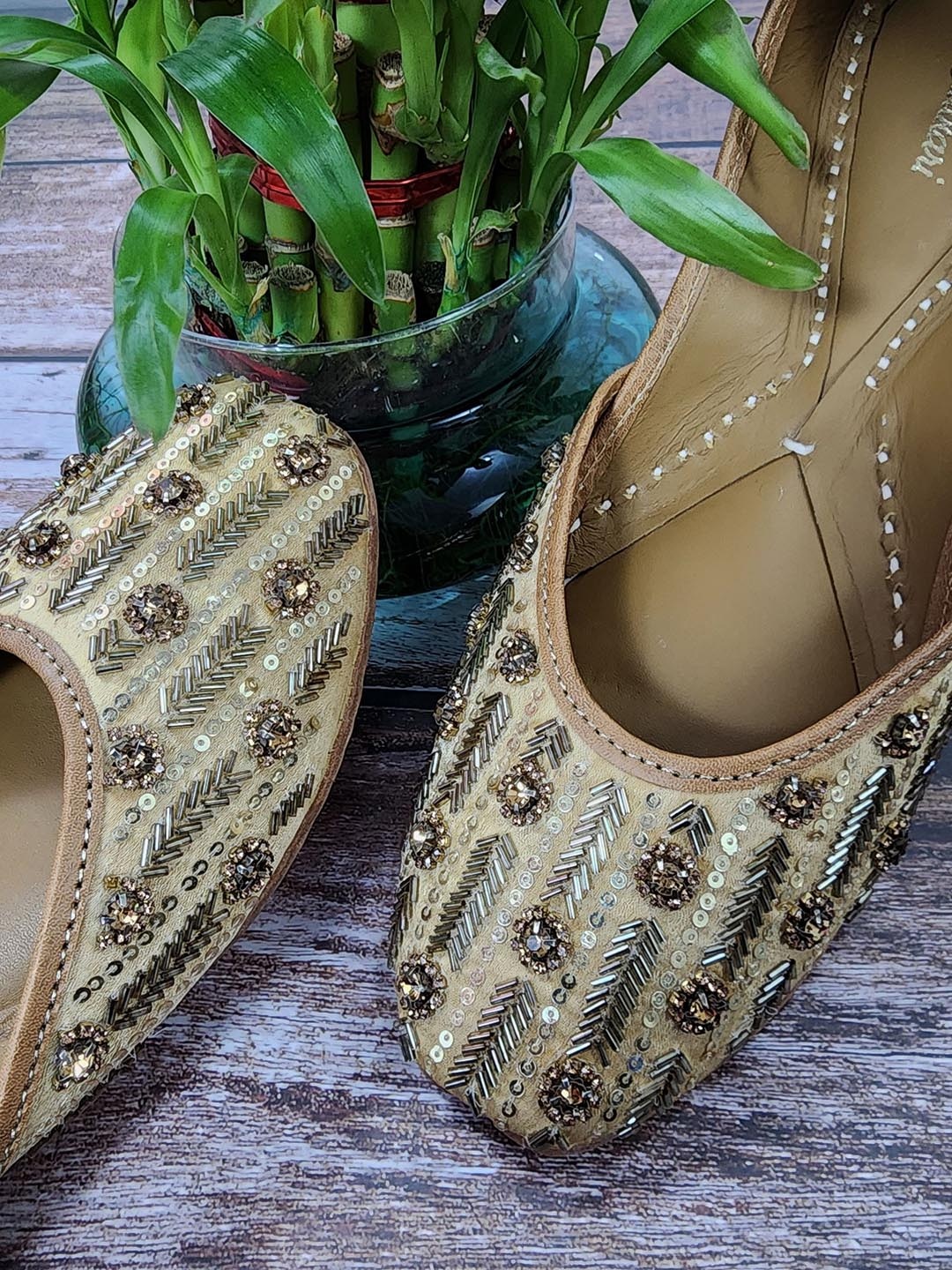 

Fulkari Women Ethni Mojaris Flats, Gold