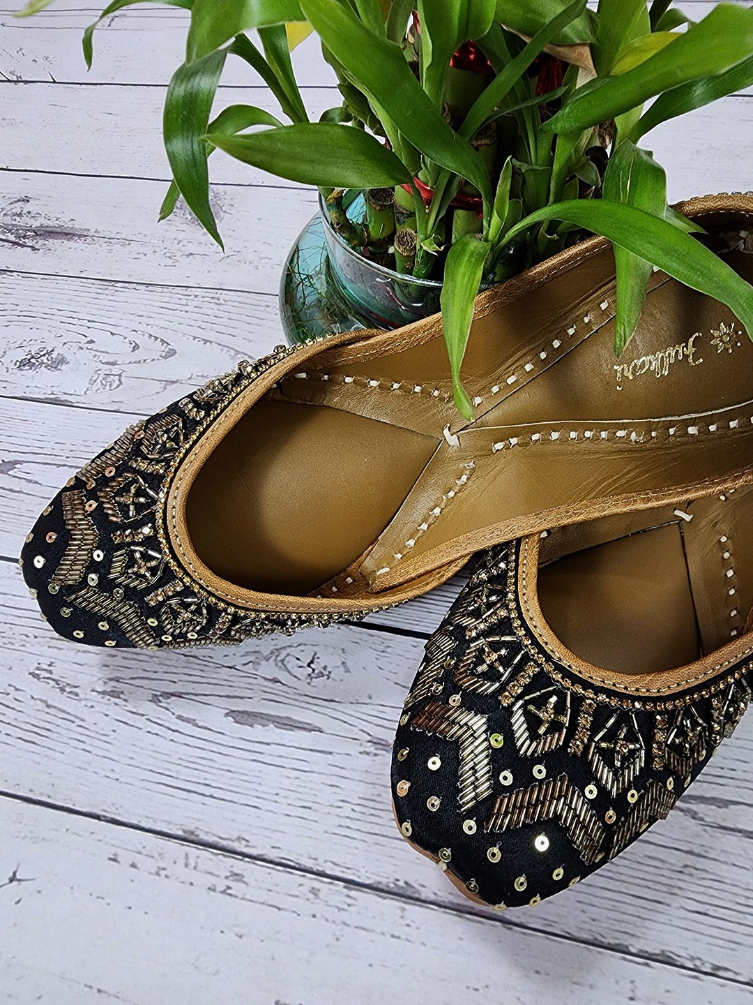 

Fulkari Women Embellished Ethnic Leather Mojaris, Black