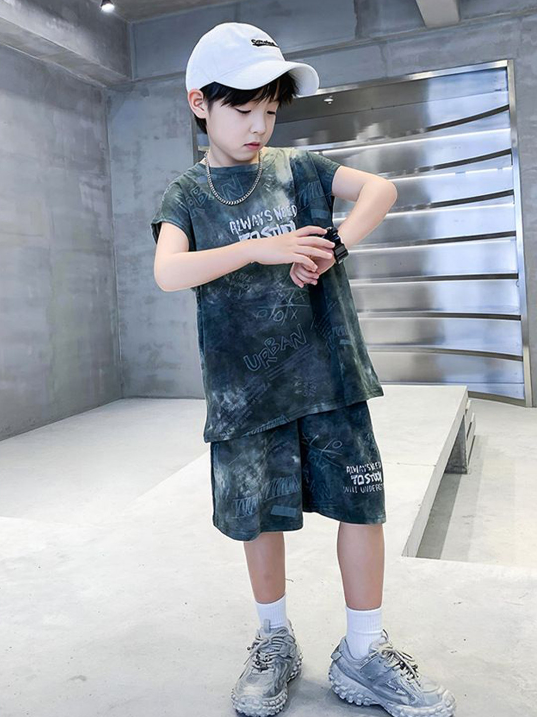 

StyleCast x Revolte Boys Printed T-shirt with Shorts, Green