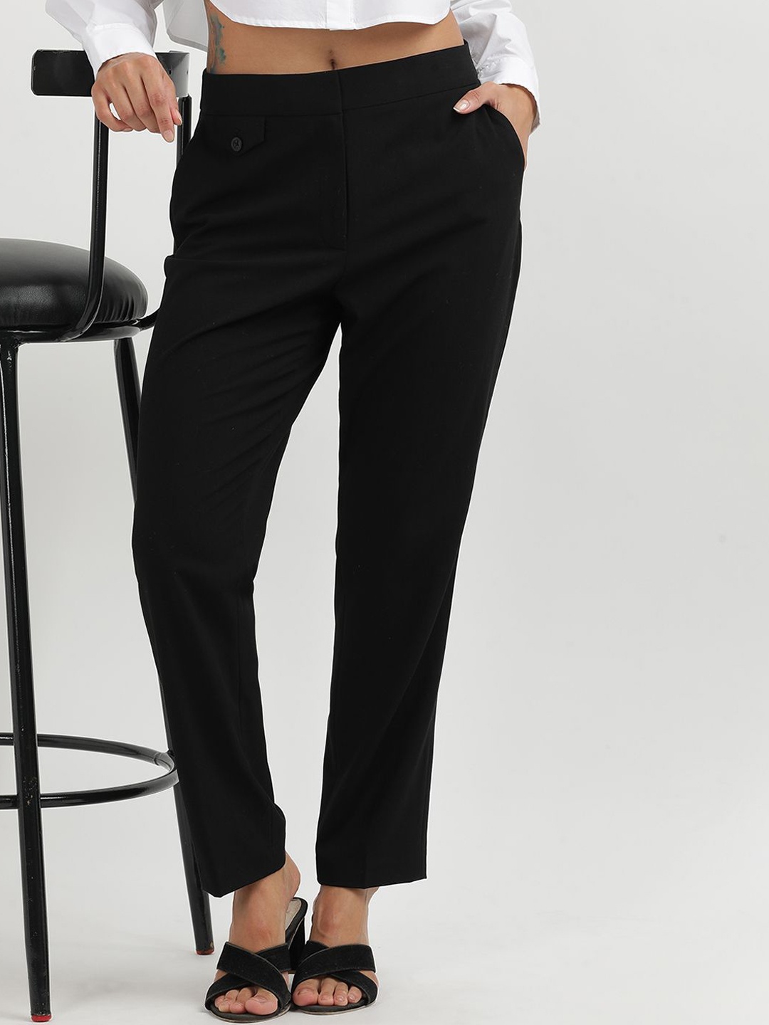 

Calvin Klein Women Mid-Rise Regular Trousers, Black