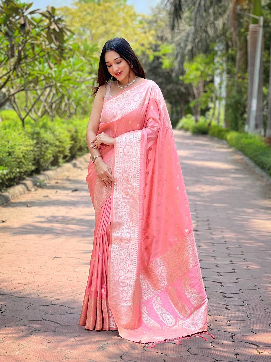 

Mitera Woven Design Zari Silk Blend Banarasi Saree, Peach