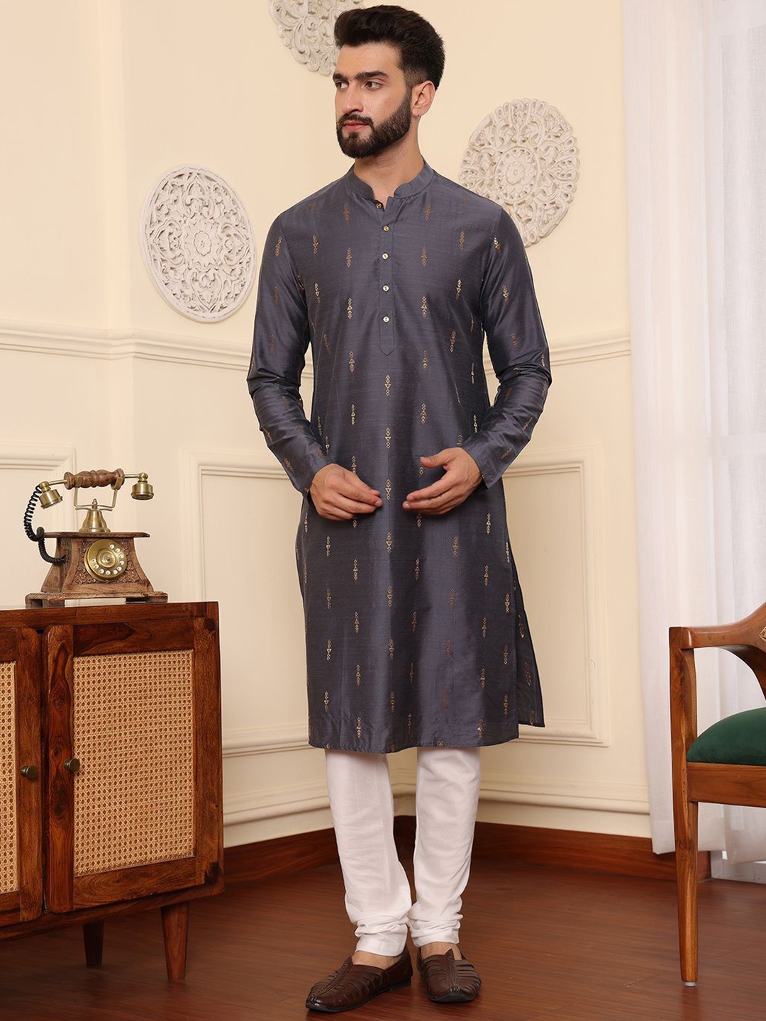 

DEYANN Men Regular Kurta with Churidar, Grey