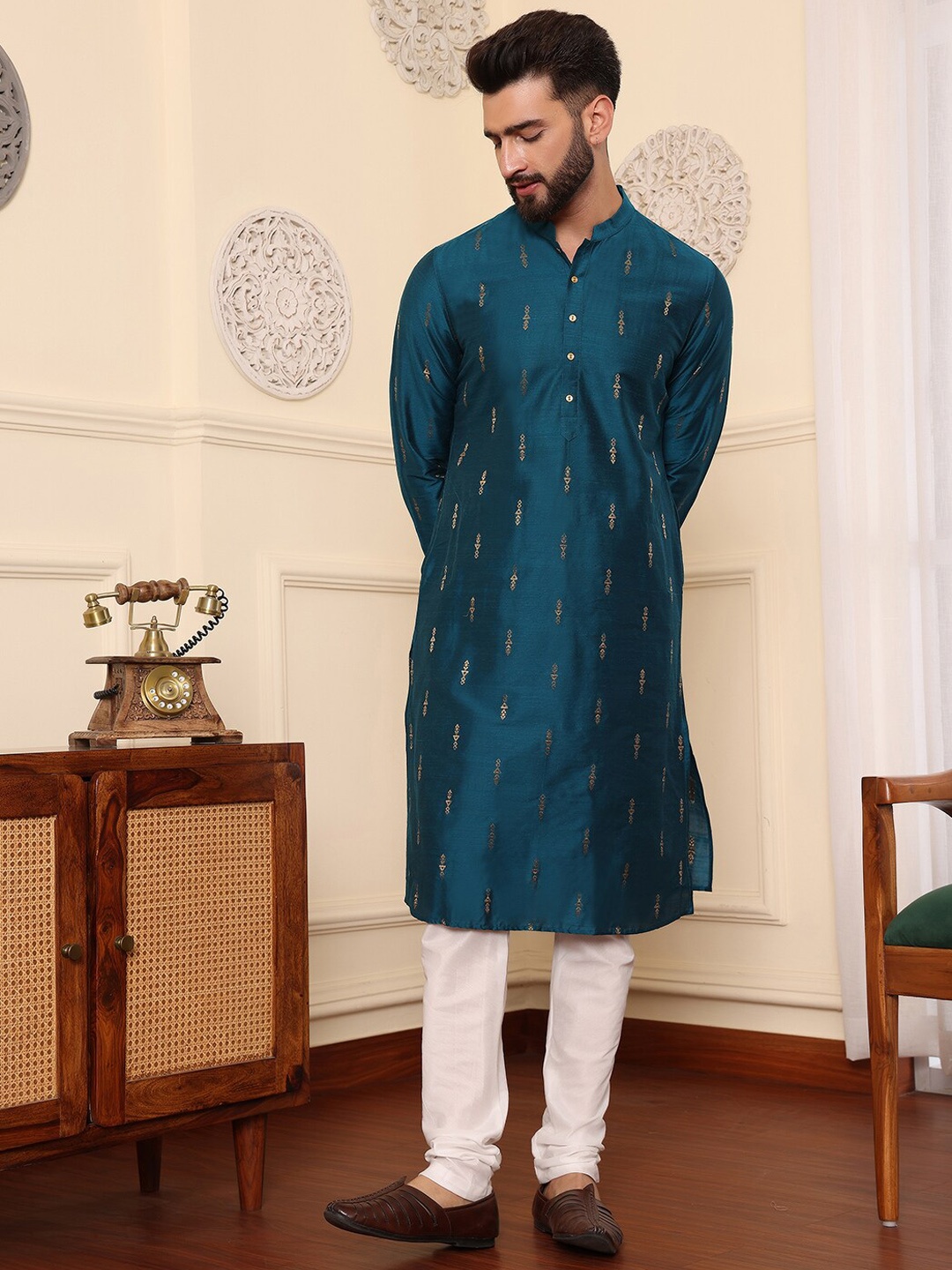 

DEYANN Men Regular Kurta with Churidar, Blue