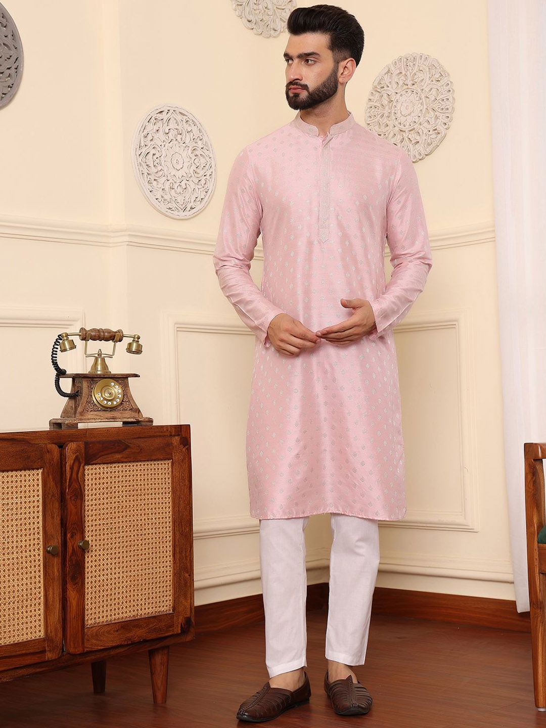 

DEYANN Men Regular Kurta with Pyjamas, Pink