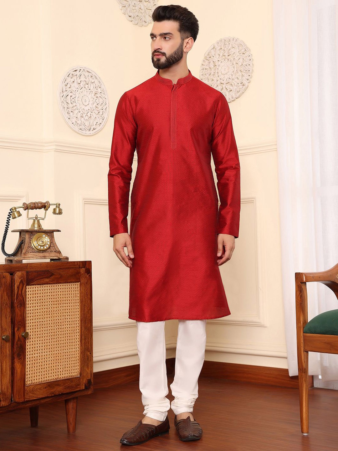 

DEYANN Men Regular Kurta with Churidar, Red