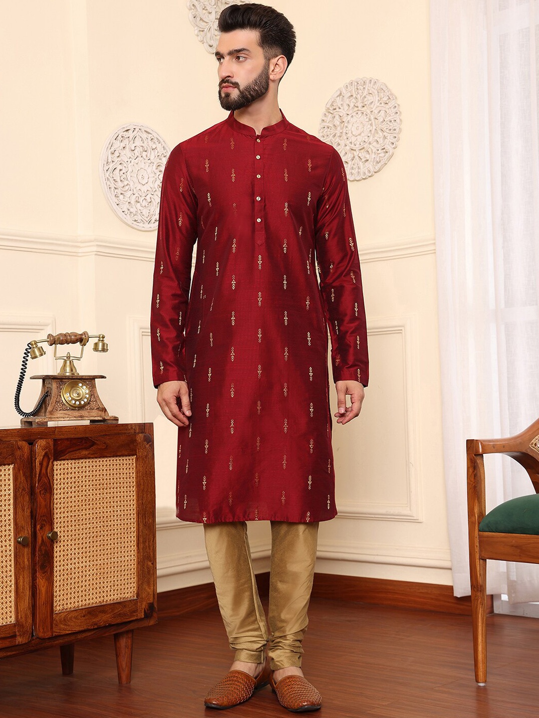 

DEYANN Men Regular Kurta with Churidar, Red