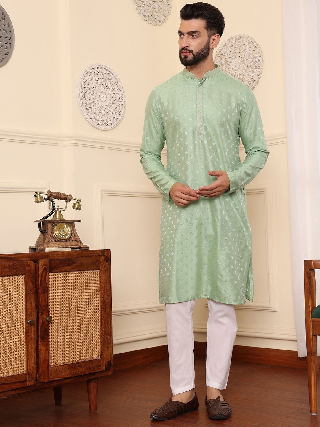 

DEYANN Men Regular Kurta with Pyjamas, Green
