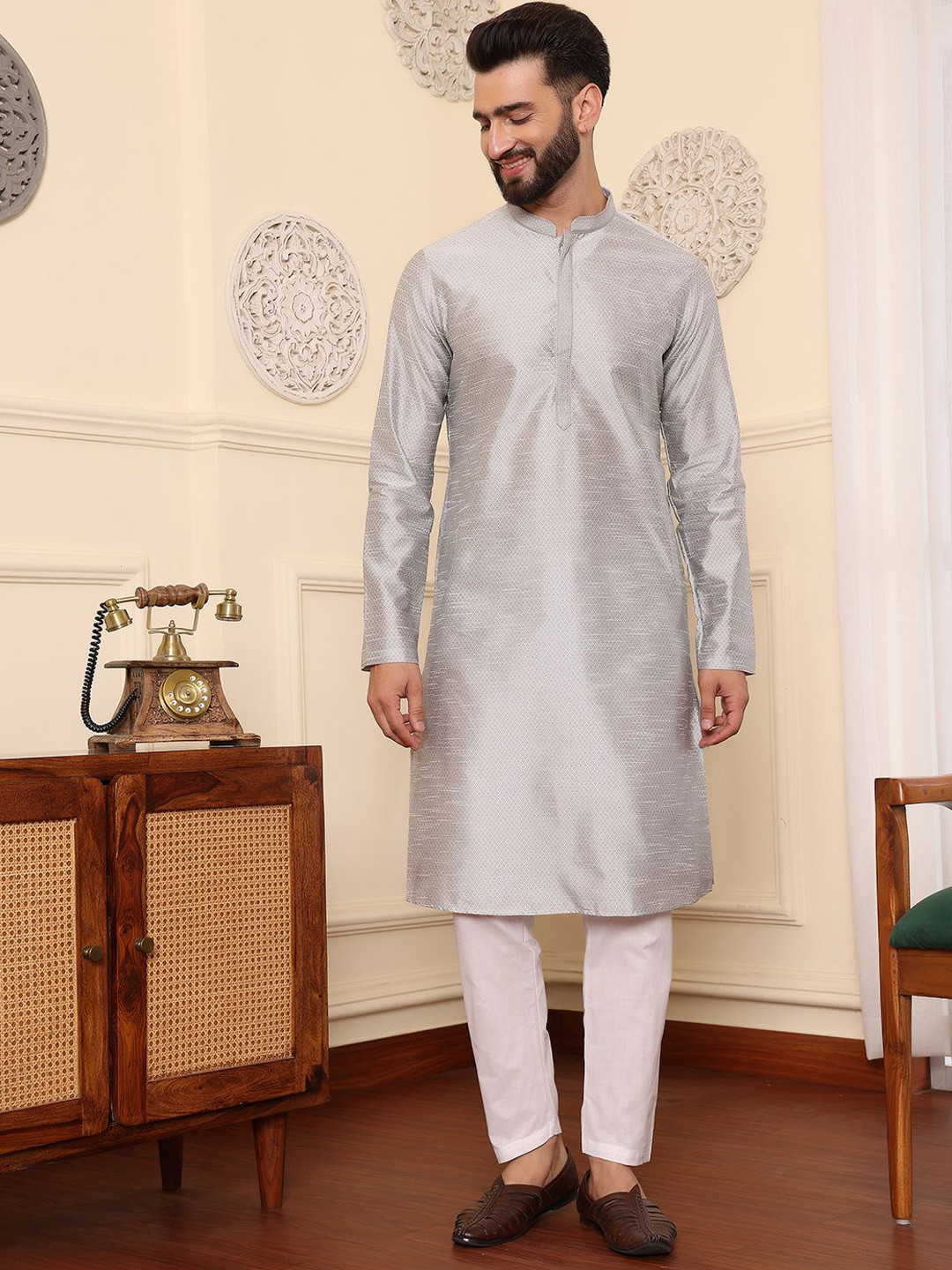 

DEYANN Men Regular Kurta with Pyjamas, Silver
