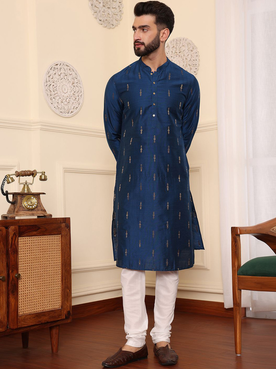 

DEYANN Men Regular Kurta with Churidar, Blue
